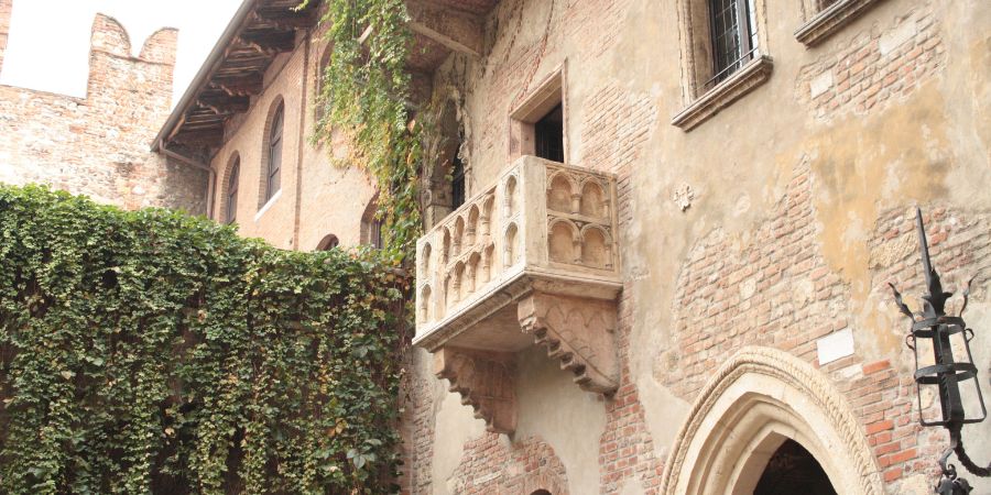 Der romantische Balkon von Romeo und Julia – lassen Sie sich von der einzigartigen Gestaltung mitreißen