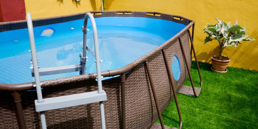 Verantwortungsvoller Umgang mit dem Pool – wie bereitet man den Pool auf das Ablassen des Wassers vor? 