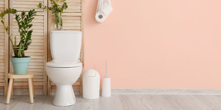 Wie Kalkablagerungen aus der Toilette entfernen? Heimmethoden zum Reinigen der Toilette 