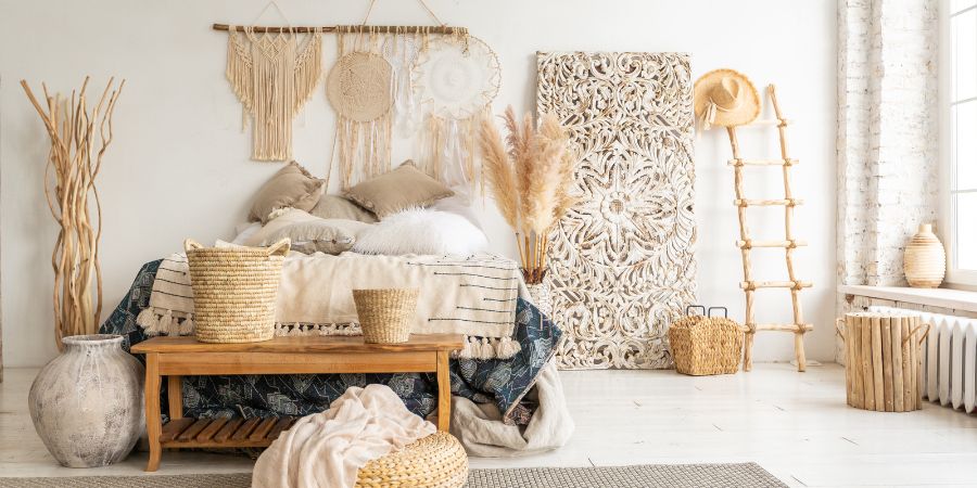 Accessoires für das Scandi-Boho-Wohnzimmer, also passende Dekorationen im Stil von Scandi-Boho  